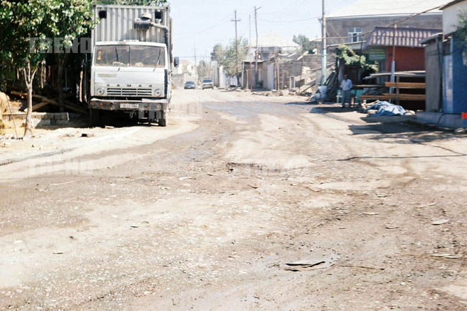 Yol kənarında qanunsuz tikililər hüququ və fiziki şəxslərin hesabına söküləcək