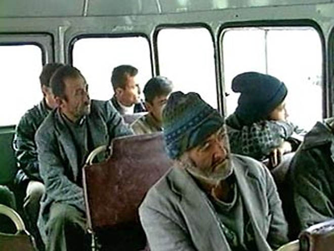 İsveç suriyalı qaçqınlarla bağlı qərarların icrasını dayandırıb