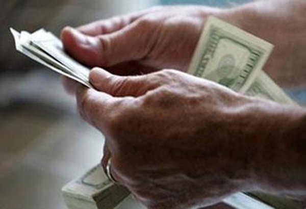"Forbes" ölümdən sonra ən çox qazanan məşhurların adlarını açıqlayıb