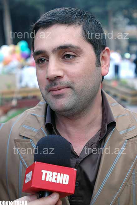 Türk estradasının ulduzu Çingiz Kurtoğlu müğənni Elçin Hüseynovun toyunda doyunca oxuyub-oynadı (fotosessiya)