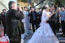 Türk estradasının ulduzu Çingiz Kurtoğlu müğənni Elçin Hüseynovun toyunda doyunca oxuyub-oynadı (fotosessiya)