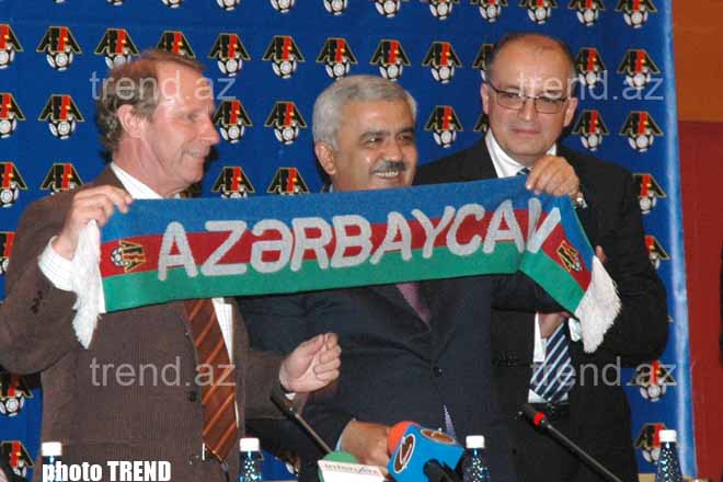 Azərbaycan Futbol Federasiyası almaniyalı məşqçi ilə 2009-cu ilin dekabrınadək müqavilə imzalayıb