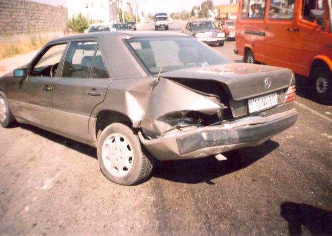 Bakıda ədliyyə orqanları əməkdaşları avtomobil qəzasına düşüblər