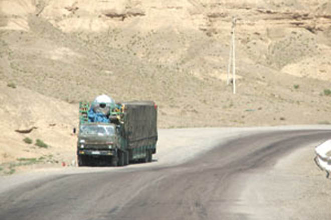 Bakıda "Kamaz" yolu keçən atlını vurub