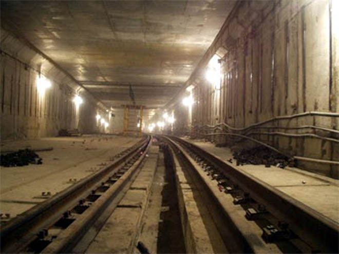 "Nizami" metrosunda bir nəfər qatarın altına düşüb