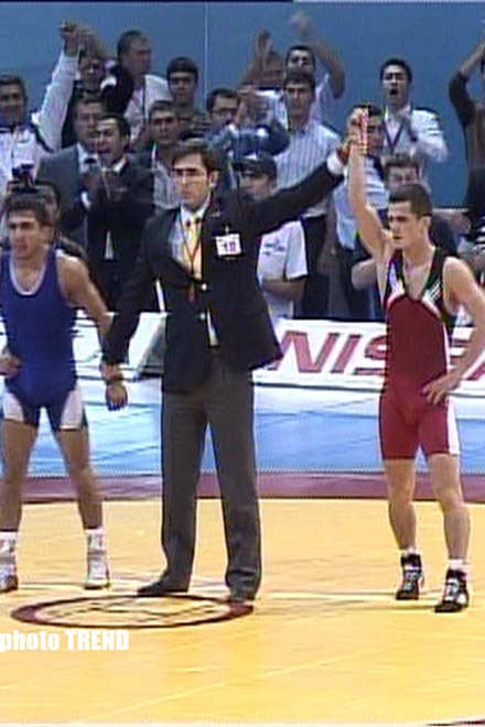 Güləşçi Rövşən Bayramov yenidən Avropa çempionu oldu