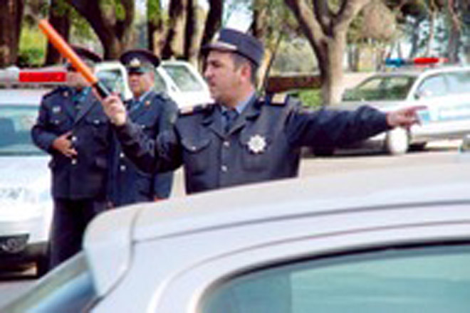 Azərbaycanda şaxtalı hava şəraiti ilə əlaqədar rayonlara gedən avtomobil yollarında yaranmış problemlər aradan qaldırılıb - BDYPİ