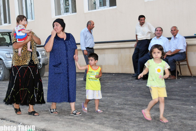 Bakıda kanalizasiya sisteminin növbəti dəfə sıradan çıxması nəticəsində evlər su altında qalıb (fotosessiya)