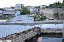 Bakıda kanalizasiya sisteminin növbəti dəfə sıradan çıxması nəticəsində evlər su altında qalıb (fotosessiya)