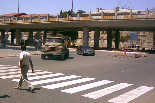 Bakıda təhsil müəssisələrinin qarşısında piyada zolaqları çəkiləcək