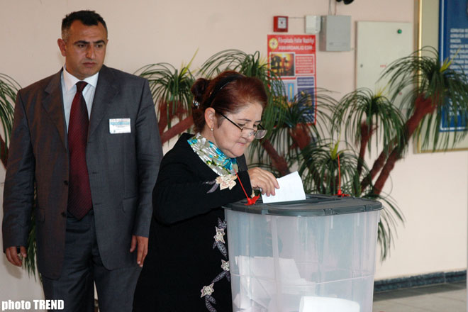 Azərbaycan vətəndaşları respublika prezidentini seçirlər - fotosessiya