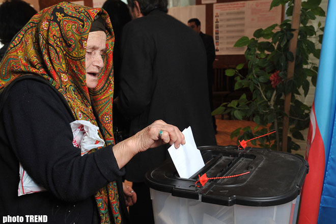 Azərbaycan vətəndaşları respublika prezidentini seçirlər - fotosessiya