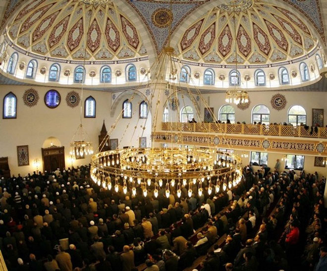 Kanada şəhərində məscidə hücum edilib