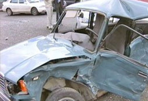 Bakıda “VAZ”lar toqquşub, bir sürücü ölüb
