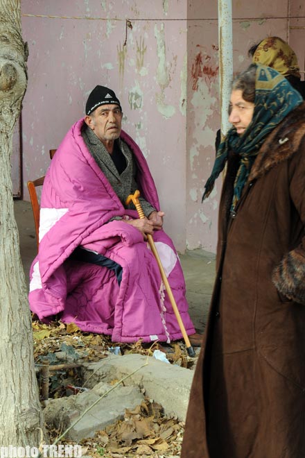 Bakıda yaşayış binasında baş verən partlayış zamanı üç nəfər həlak olub, altı nəfər yaralanıb - fotosessiya