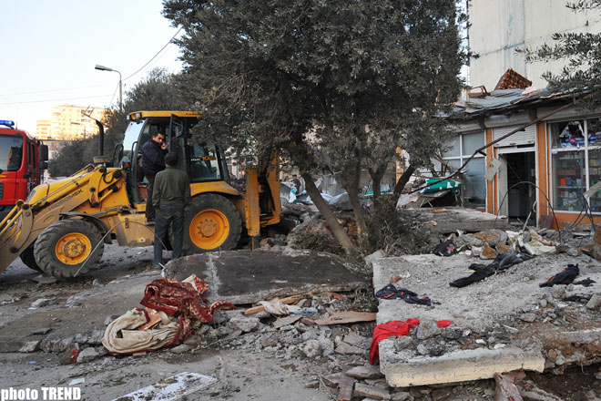 Bakıda yaşayış binasında partlayış baş verib,  ən azı iki nəfər həlak olub (ƏLAVƏ OLUNUB 8 –  Partlayışda həlak olanın adı təxminən məlum olub)