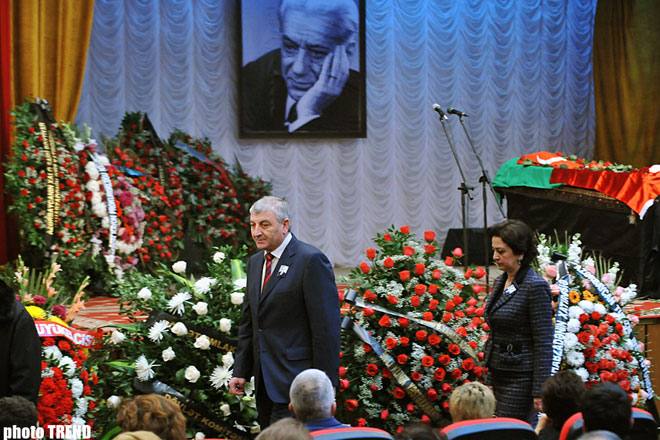 Azərbaycan ictimaiyyəti xalq şairi Bəxtiyar Vahabzadə ilə vidalaşır (fotosessiya)