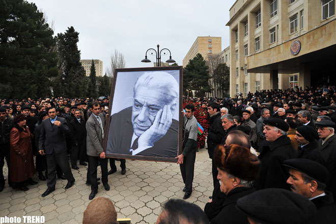 Azərbaycan ictimaiyyəti xalq şairi Bəxtiyar Vahabzadə ilə vidalaşır (fotosessiya)