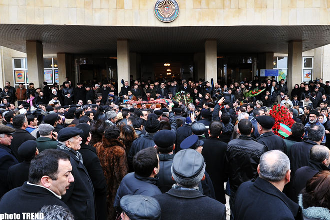 Azərbaycan ictimaiyyəti xalq şairi Bəxtiyar Vahabzadə ilə vidalaşır (fotosessiya)