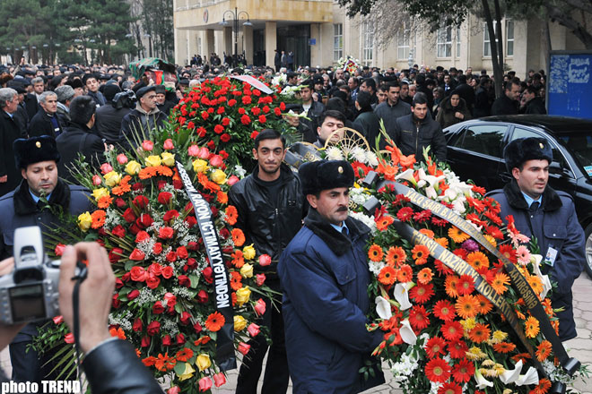 Azərbaycan ictimaiyyəti xalq şairi Bəxtiyar Vahabzadə ilə vidalaşır (fotosessiya)