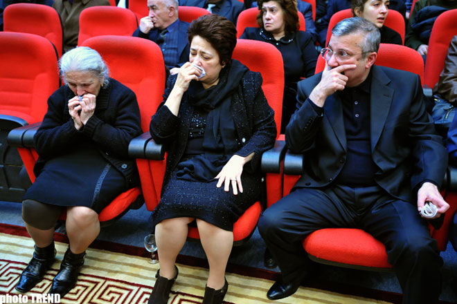 Azərbaycan ictimaiyyəti xalq şairi Bəxtiyar Vahabzadə ilə vidalaşır (fotosessiya)