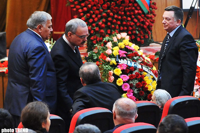 Azərbaycan ictimaiyyəti xalq şairi Bəxtiyar Vahabzadə ilə vidalaşır (fotosessiya)