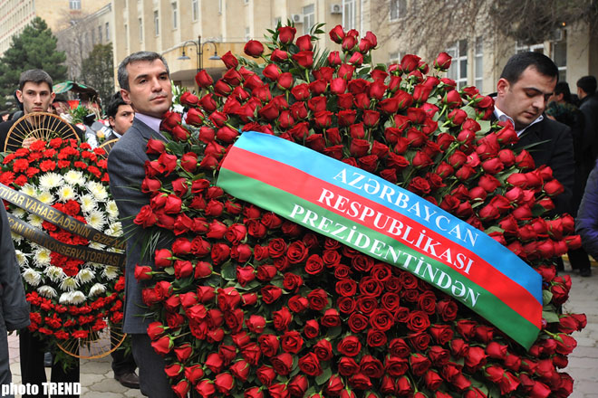 Azərbaycan ictimaiyyəti xalq şairi Bəxtiyar Vahabzadə ilə vidalaşır (fotosessiya)