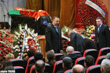 Azərbaycan ictimaiyyəti xalq şairi Bəxtiyar Vahabzadə ilə vidalaşır (fotosessiya)