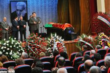 Azərbaycan ictimaiyyəti xalq şairi Bəxtiyar Vahabzadə ilə vidalaşır (fotosessiya)