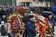 Azərbaycan ictimaiyyəti xalq şairi Bəxtiyar Vahabzadə ilə vidalaşır (fotosessiya)