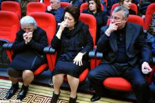 Azərbaycan ictimaiyyəti xalq şairi Bəxtiyar Vahabzadə ilə vidalaşır (fotosessiya)