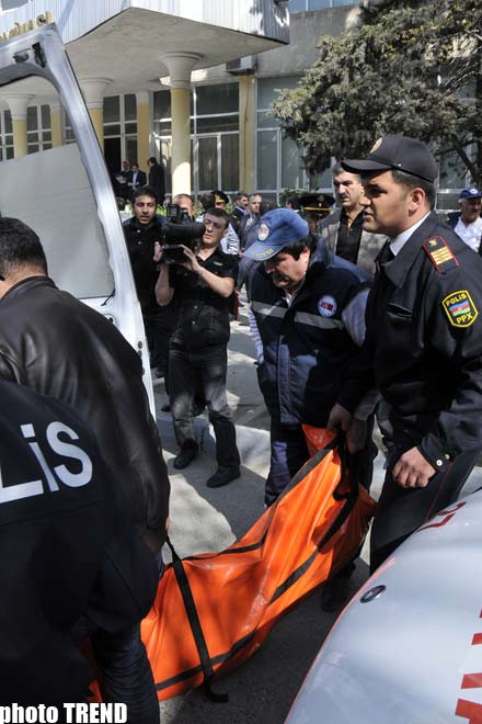 Azərbaycandakı ali məktəbə silahlı hücum edən şəxsin Bakıdakı mənzilində axtarış aparılıb