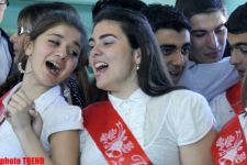 Azərbaycanın orta təhsil müəssisələrində son zəng çalındı - FOTOSESSİYA
