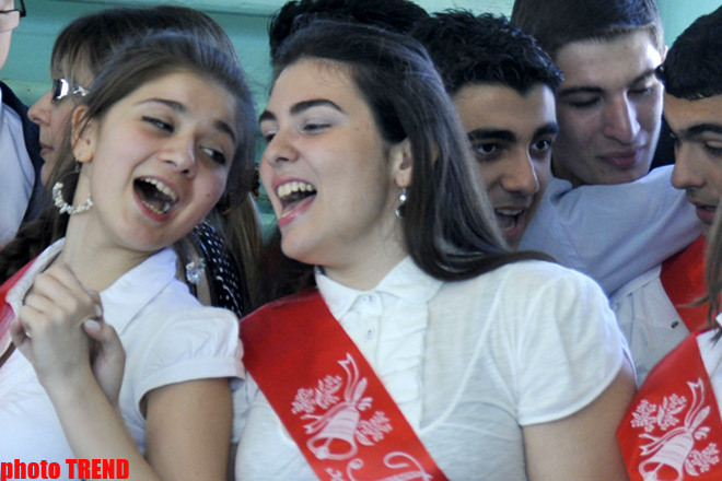 Azərbaycanın orta təhsil müəssisələrində son zəng çalındı - FOTOSESSİYA