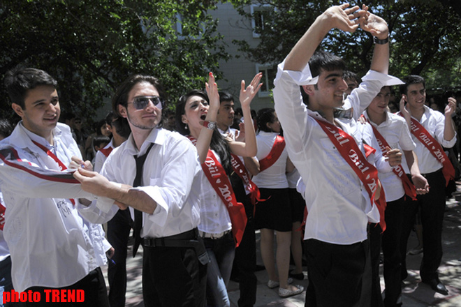 Azərbaycan məktəblərində "Son zəng"in yalnız 3 saat ərzində keçirilməsinə icazə verildi