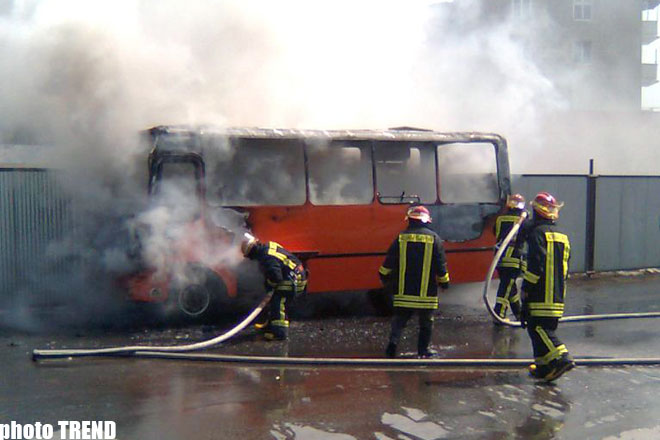 Bakıda sərnişin avtobusu yanıb, ölən yoxdur