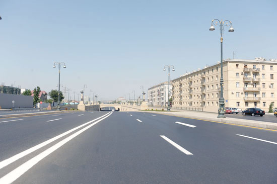 Bakıda mərkəzi küçələrin birində avtomobillərin hərəkəti tam məhdudlaşdırılıb