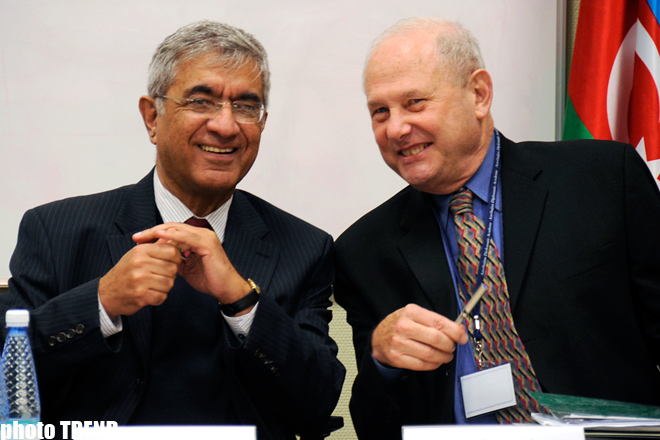 Bakıda "Enerji ixracatçıları: siyasət, cəmiyyət və iqtisadiyyat" mövzusunda simpozium keçirilir