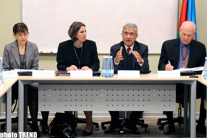 Bakıda "Enerji ixracatçıları: siyasət, cəmiyyət və iqtisadiyyat" mövzusunda simpozium keçirilir