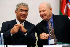 Bakıda "Enerji ixracatçıları: siyasət, cəmiyyət və iqtisadiyyat" mövzusunda simpozium keçirilir