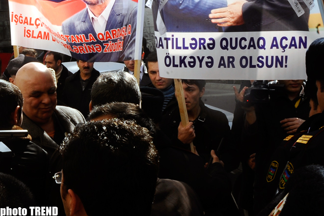 Azərbaycanda İran Səfirliyi qarşısında piket keçirilib (FOTO)