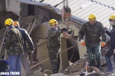 Bakıda baş vermiş partlayış nəticəsində dağılmış binanın qalıqları altından bir nəfərin cəsədi çıxarılıb (ƏLAVƏ OLUNUB-8) (FOTO)