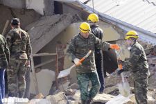Bakıda baş vermiş partlayış nəticəsində dağılmış binanın qalıqları altından bir nəfərin cəsədi çıxarılıb (ƏLAVƏ OLUNUB-8) (FOTO)