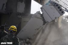 Bakıda baş vermiş partlayış nəticəsində dağılmış binanın qalıqları altından bir nəfərin cəsədi çıxarılıb (ƏLAVƏ OLUNUB-8) (FOTO)