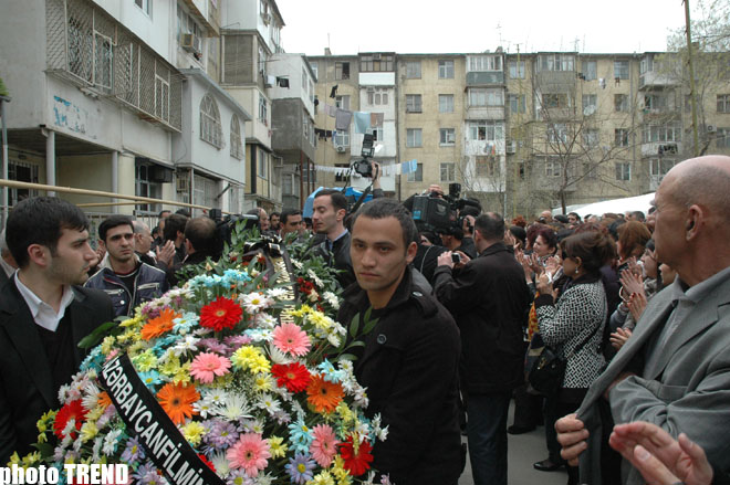 Azərbaycanın xalq artisti Telman Adıgözəlovla vida mərasimi keçirilib (FOTO)