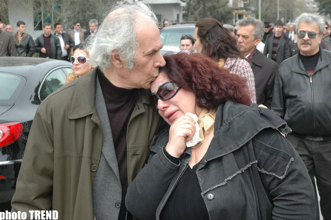 Azərbaycanın xalq artisti Telman Adıgözəlovla vida mərasimi keçirilib (FOTO)