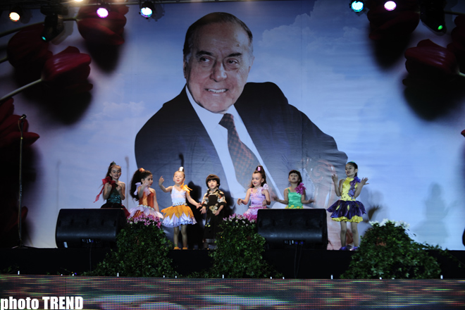 Milli parkda bayram konserti və möhtəşəm atəşfəşanlıq – FOTOSESSİYA