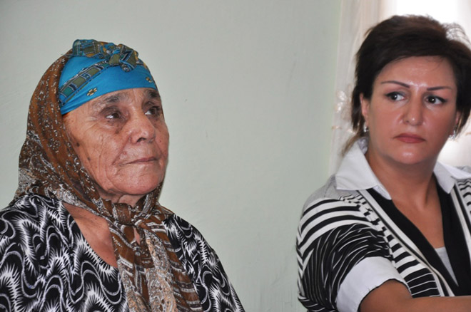 Bir qrup  jurnalist və millət vəkili Qənirə Paşayeva Milli Qəhrəmanın ailəsi ilə görüşüb (FOTO)