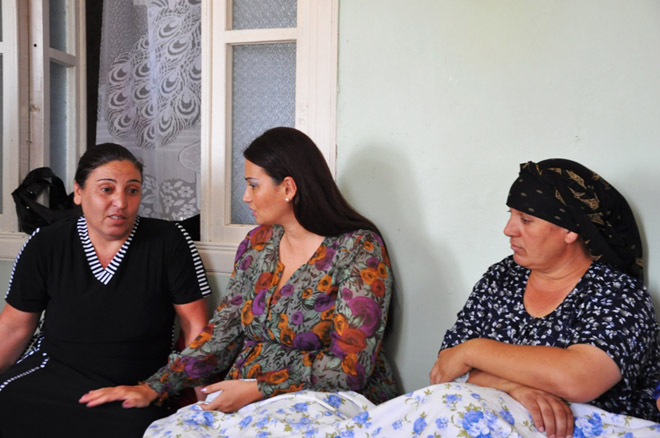 Bir qrup  jurnalist və millət vəkili Qənirə Paşayeva Milli Qəhrəmanın ailəsi ilə görüşüb (FOTO)