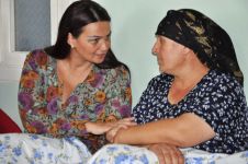 Bir qrup  jurnalist və millət vəkili Qənirə Paşayeva Milli Qəhrəmanın ailəsi ilə görüşüb (FOTO)